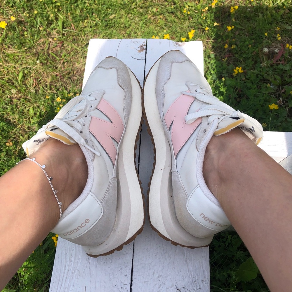 New Balance 237 Women's Sneakers - Pink and White 7
